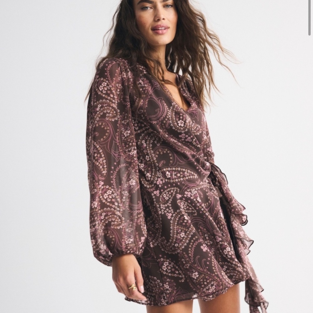 BNWT Abercrombie Long-Sleeve Plunge Wrap Mini Dress - Picture 7 of 12